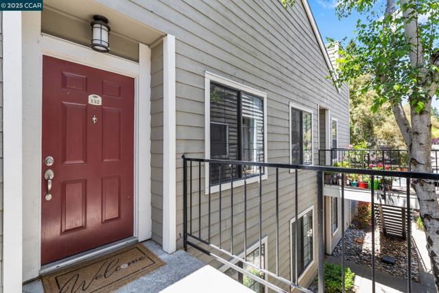 132 Eastridge Dr, San Ramon CA: https://media.crmls.org/mediaz/96890297-ed07-493d-b2a2-6d6617adbc22.jpg