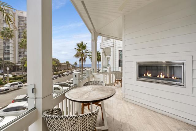1500 Orange Ave, Coronado CA: https://media.crmls.org/mediaz/96892a6e-d34d-4f84-bde7-4782209cbcd6.jpg