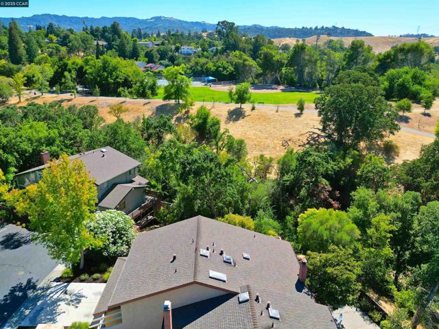 1084 Southdown Court, Walnut Creek CA: https://media.crmls.org/mediaz/968aac45-820e-4652-93cc-6f43a410429f.jpg