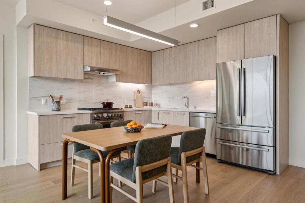 188 W Saint James Street #10814