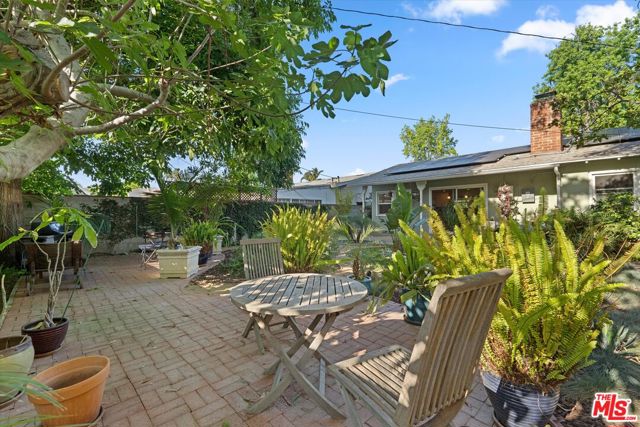 7667 Chisholm Avenue, Van Nuys CA: https://media.crmls.org/mediaz/968b4811-dde4-4a5b-a17b-ed32f2277b78.jpg