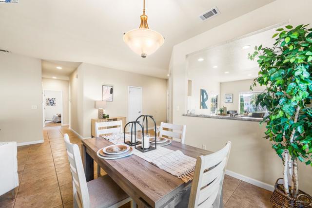 1983 Cork Oak Ln, Manteca CA: https://media.crmls.org/mediaz/968b9223-fb48-497c-8aaa-6fbcbf3d87df.jpg
