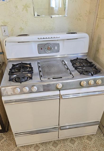 3020 E. 19th st, Oakland CA: https://media.crmls.org/mediaz/968bc925-d69b-4bec-9c21-25ca78c0becb.jpg