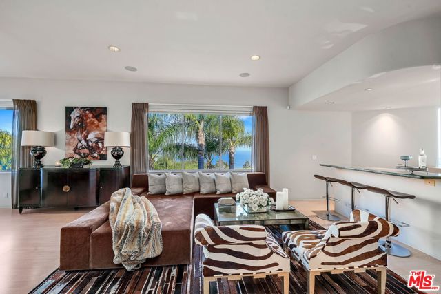 28177 Rey De Copas Lane, Malibu CA: https://media.crmls.org/mediaz/968c0336-21d3-4b04-8fd2-a951994e0775.jpg