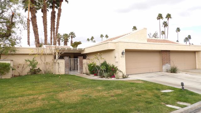 68732 Calle Tafalla, Cathedral City CA: https://media.crmls.org/mediaz/968c9554-ca2e-4aeb-98d6-27f02eae1ae6.jpg