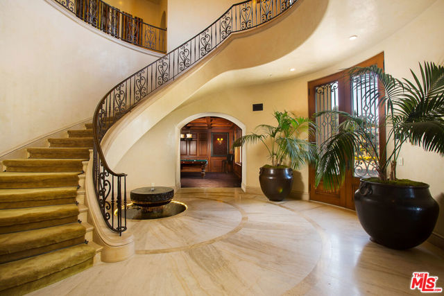 10066 Cielo Drive, Beverly Hills CA: https://media.crmls.org/mediaz/968c97d4-b2f2-44aa-855a-e86bfdca8dbf.jpg