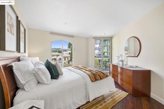 5405 Carlton St, Oakland CA: https://media.crmls.org/mediaz/968cca31-9e42-49bd-8f36-0de482cd3656.jpg