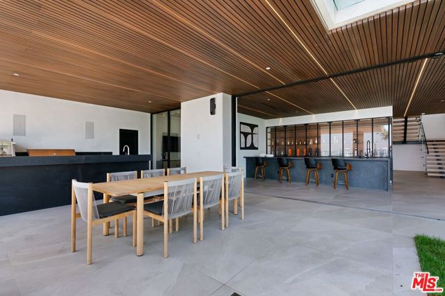 2180 Stradella Road, Los Angeles CA: https://media.crmls.org/mediaz/968d3796-0f8b-4d03-8abd-067fb84517fc.jpg