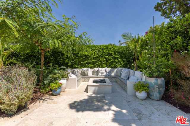 7442 Capps Avenue, Los Angeles CA: https://media.crmls.org/mediaz/968d56ae-4d70-4eed-aed9-a2c352db7653.jpg