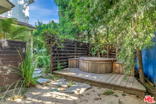 1519 Comstock Avenue, Los Angeles CA: https://media.crmls.org/mediaz/968d6508-a513-4fa2-9761-497fbb161f57.jpg