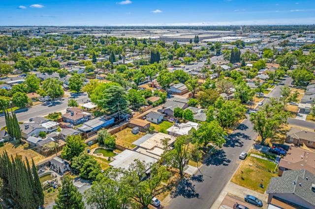 312 Oakshire Avenue, Modesto CA: https://media.crmls.org/mediaz/968e42b3-017a-4ac0-8cc4-96d99f3a3858.jpg
