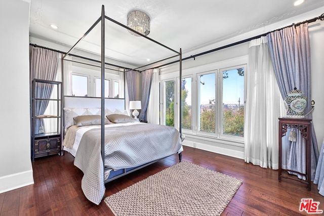 136 Fremont Place, Los Angeles CA: https://media.crmls.org/mediaz/968e50f2-662e-4c77-9ad9-e6e498943dc8.jpg