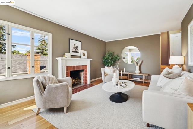 4221 Whittle Ave, Oakland CA: https://media.crmls.org/mediaz/968e5c76-e7b7-4b3d-9b3c-5328e7cac22d.jpg