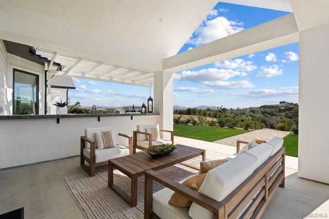 5120 Creek Oak Dr, Fallbrook CA: https://media.crmls.org/mediaz/968ec2a3-447a-4578-ba34-7a5a39997993.jpg