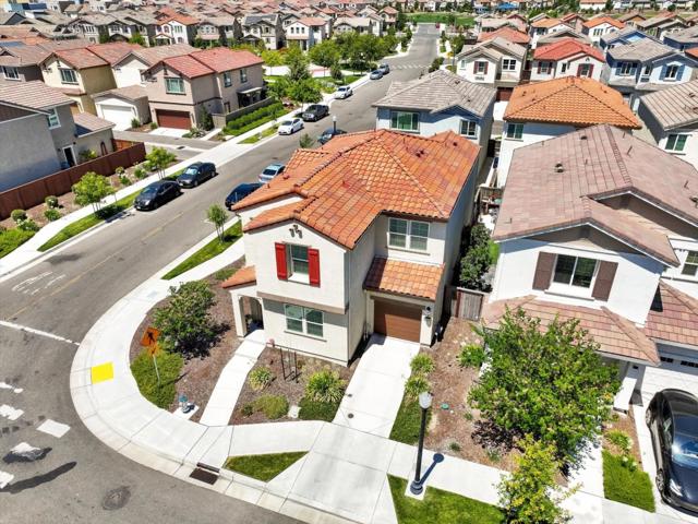 2466 Buzz Aldrin Way, Sacramento CA: https://media.crmls.org/mediaz/968ee463-c33e-4b50-9180-6e5d055d0f8e.jpg