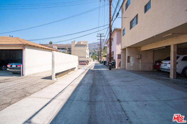 1124 San Rafael Avenue, Glendale CA: https://media.crmls.org/mediaz/968f48eb-d42e-4d69-acd3-262d605a41bb.jpg