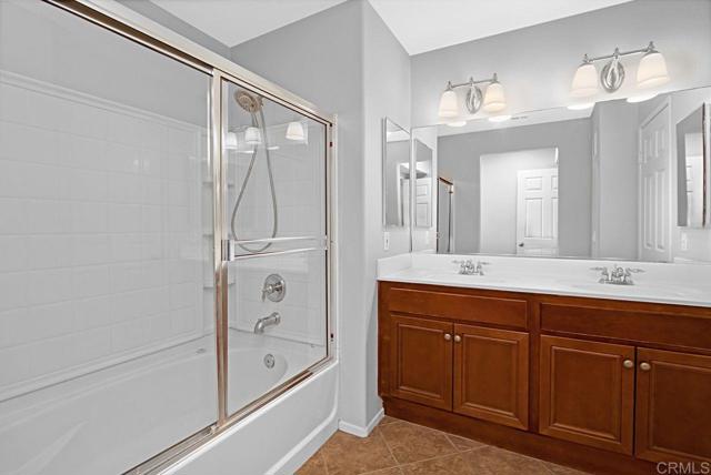 16937 Hutchins Lndg, San Diego CA: https://media.crmls.org/mediaz/968f9b10-d492-4b4d-bb66-5d961fe3e089.jpg
