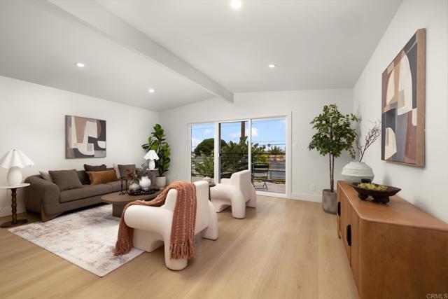 Detail Gallery Image 5 of 34 For 1209 Stanford Ave, Redondo Beach,  CA 90278 - 3 Beds | 2/1 Baths