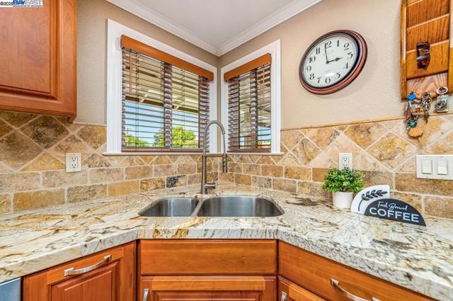 1429 Columbus Ave, Livermore CA: https://media.crmls.org/mediaz/96904967-5d28-4e32-b32d-492379d88da7.jpg