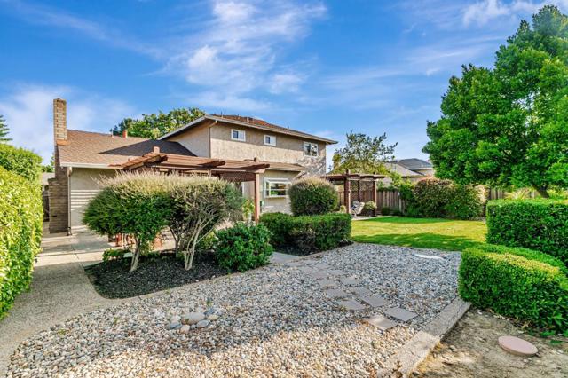 5186 Sunny Creek Drive, San Jose CA: https://media.crmls.org/mediaz/96905bb9-ae0b-4589-82e7-f277c72a779d.jpg