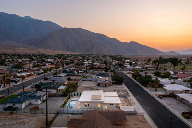 361 W Sunview Avenue, Palm Springs CA: https://media.crmls.org/mediaz/96909321-b124-456a-9208-8357ba72643f.jpg