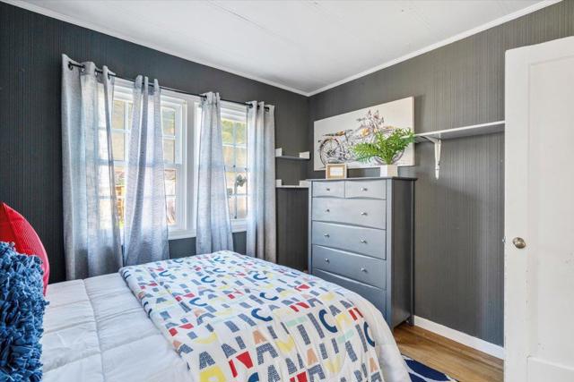 9401 Castlewood Street, Oakland CA: https://media.crmls.org/mediaz/9690be88-a0dc-4471-8777-bb9b818c3d56.jpg