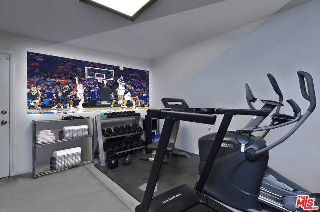 4277 Beck Avenue, Studio City CA: https://media.crmls.org/mediaz/9690c2e7-e56b-4747-9171-956d7e594d6b.jpg