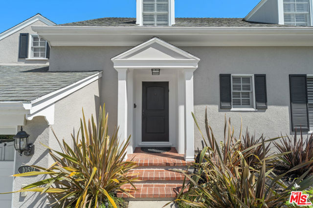 10574 Holman Avenue, Los Angeles CA: https://media.crmls.org/mediaz/969194d8-cd8e-43fa-9aed-29ba096210d8.jpg