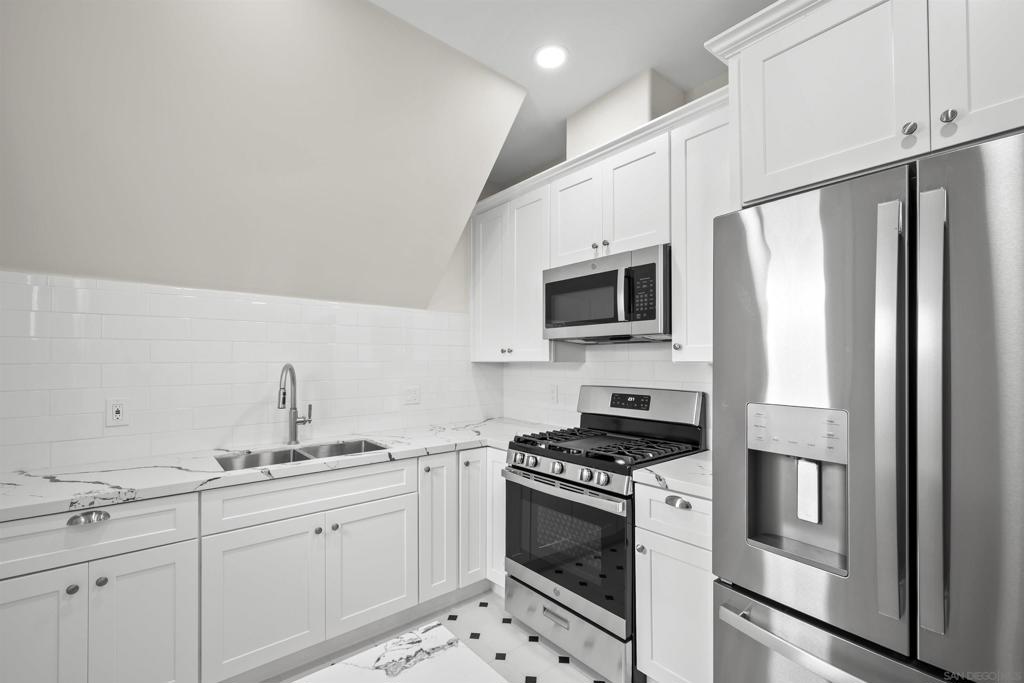 2253 Brant Street - photo 10