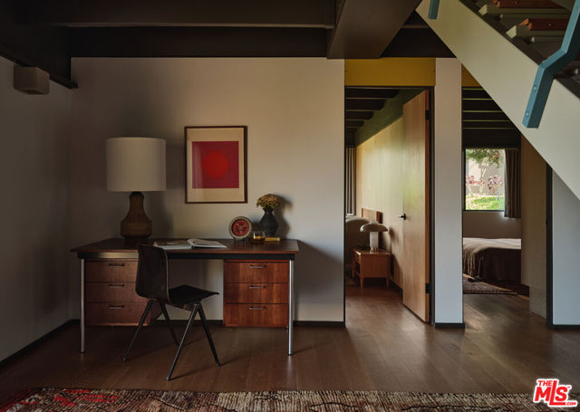 2052 Mayview Drive, Los Angeles CA: https://media.crmls.org/mediaz/96923ba4-c616-45d5-a3d4-8f6a2c94b8a8.jpg