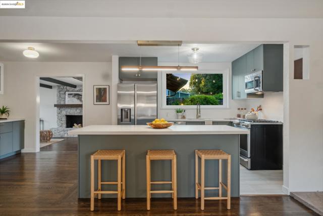 Image 42 of 60 For 2069 Horne St