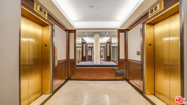 200 N Swall Drive, Beverly Hills CA: https://media.crmls.org/mediaz/96931fb1-670b-4883-b2a5-44ecf821c9a6.jpg