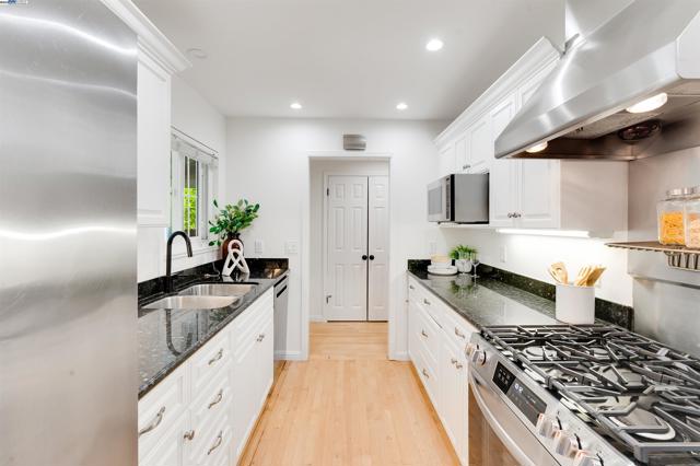 1337 Pennsylvania Blvd, Concord CA: https://media.crmls.org/mediaz/969322d4-1adc-4321-b2c3-9684b0a5f169.jpg