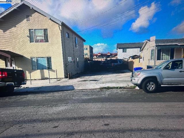 1317 Chanslor Ave, Richmond CA: https://media.crmls.org/mediaz/96932f08-9b16-4fa7-908b-169d507e764e.jpg