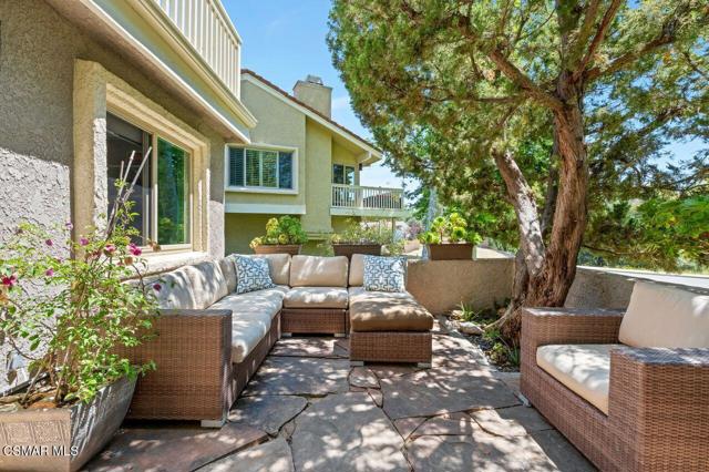 202 Estrellita Lane, Oak Park CA: https://media.crmls.org/mediaz/9694045b-eabb-4e90-8479-ae38132ab0e0.jpg