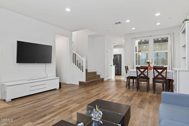 127 Klamath Street, Ventura CA: https://media.crmls.org/mediaz/96947601-3092-4cc1-82c8-242fe63cb81d.jpg