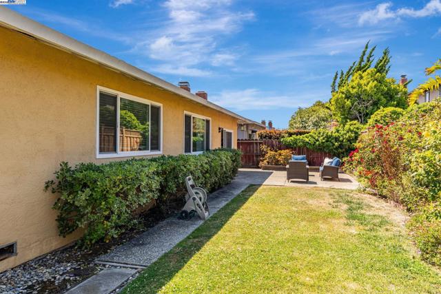 947 Crane Ave, Foster City CA: https://media.crmls.org/mediaz/969483b0-696d-443c-bca2-b3edbe15b76d.jpg