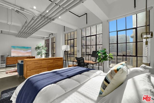 746 S Los Angeles Street, Los Angeles CA: https://media.crmls.org/mediaz/9694d3a0-9994-4110-919b-877e740d6c93.jpg