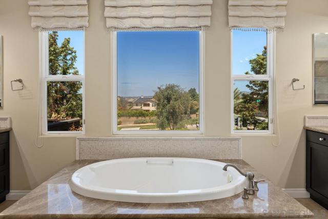 1833 Corte Galeana, Chula Vista CA: https://media.crmls.org/mediaz/9694e4cc-b798-4431-838a-cb7a65803441.jpg