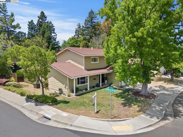 7606 Desertwood Ln, Pleasanton CA: https://media.crmls.org/mediaz/9694fae9-e85d-4e22-b783-0f66899dc4f9.jpg