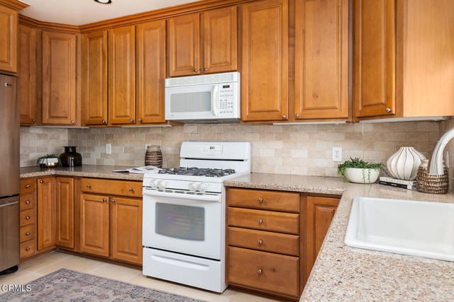 2250 Cooley Place, Pasadena CA: https://media.crmls.org/mediaz/96950ea6-56dc-4cf9-b27a-efa9a99176f4.jpg