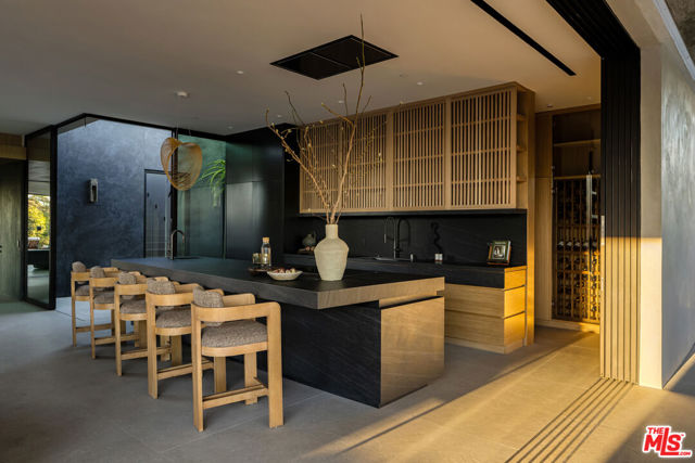 29200 Larkspur Lane, Malibu CA: https://media.crmls.org/mediaz/969521dd-b2d4-42f6-9636-f5abe3dc0179.jpg