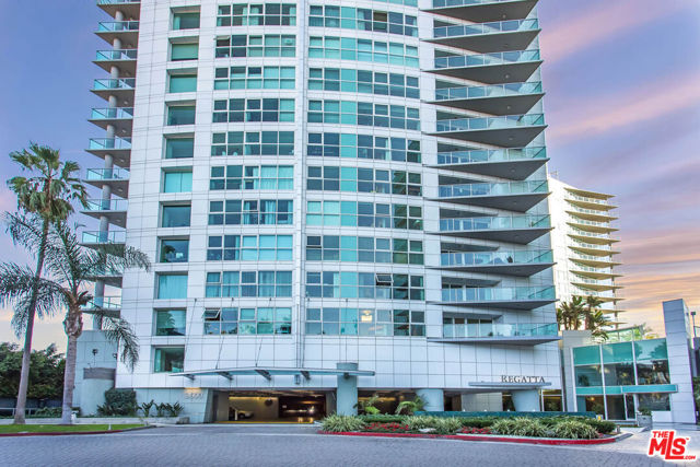 13600 Marina Pointe Drive, Marina del Rey CA: https://media.crmls.org/mediaz/96968e9e-8159-44ba-b879-345c7440ee0d.jpg