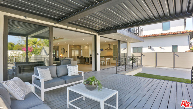842 S Ogden Drive, Los Angeles CA: https://media.crmls.org/mediaz/9696f87a-768c-42f4-9323-bf8d95ec76df.jpg