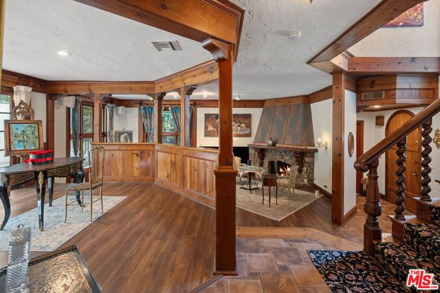 1610 N Beverly Drive, Beverly Hills CA: https://media.crmls.org/mediaz/96983a4b-14a8-4b79-b833-5c13cd44a976.jpg