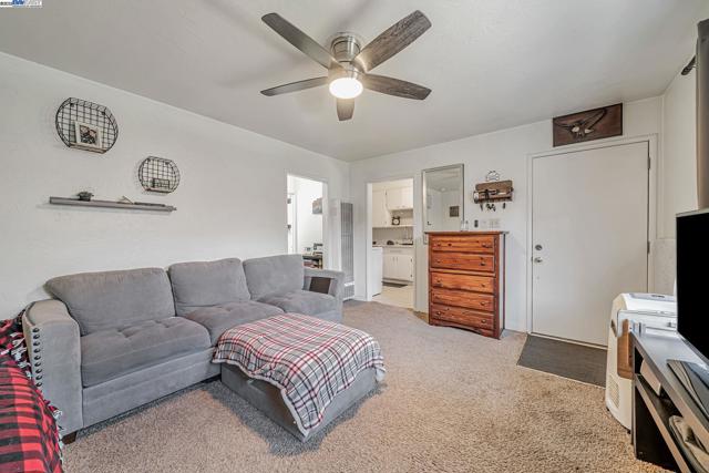 4655 Augustine St, Pleasanton CA: https://media.crmls.org/mediaz/96984ee6-714a-479d-bf3d-e81f8a7435e9.jpg