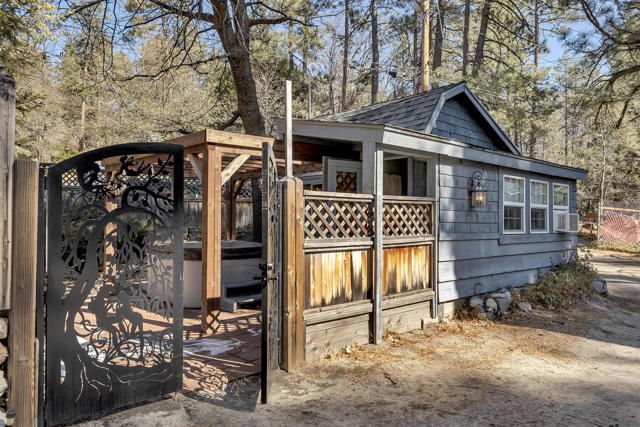 25585 Alderwood St Street, Idyllwild CA: https://media.crmls.org/mediaz/96986d84-d5cd-4f41-8762-0c413f6b7d76.jpg