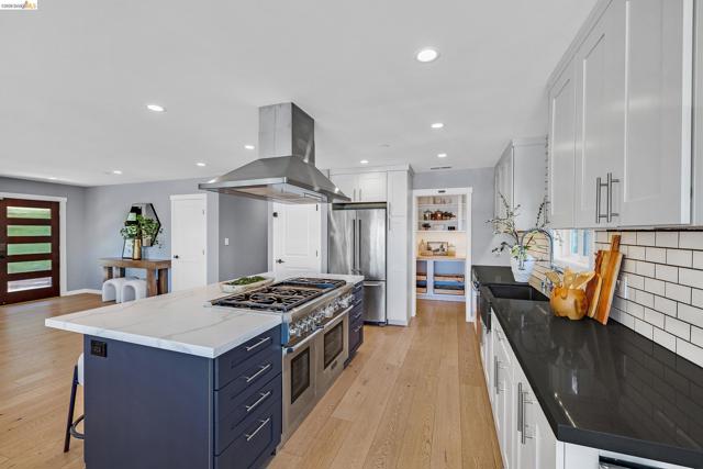 1424 Sunnyslope Ave, Belmont CA: https://media.crmls.org/mediaz/96988ce4-40d2-4ab9-857a-bdc944df703a.jpg