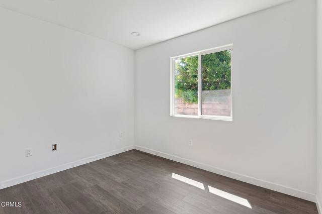 Image 30 of 72 For 7445 Balcom Avenue