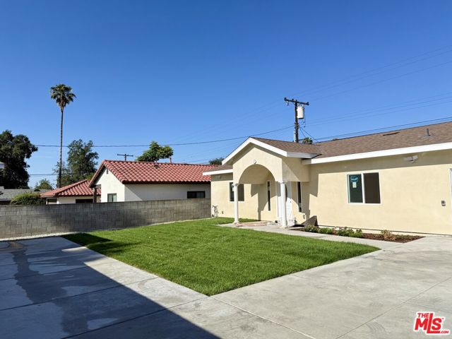 1221 N Azusa Avenue, Azusa CA: https://media.crmls.org/mediaz/9698c20b-cb56-4abb-95a3-4bd356131966.jpg